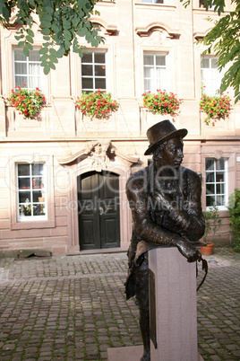 Mann mit Hut, Statue