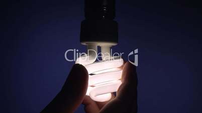 installing cfl lightbulb