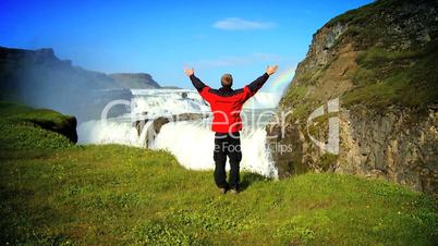 Wasserfall mit Tourist