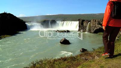 Tourist am Wasserfall