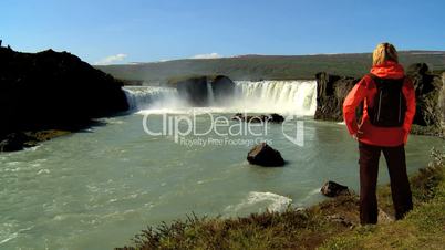 Tourist am Wasserfall