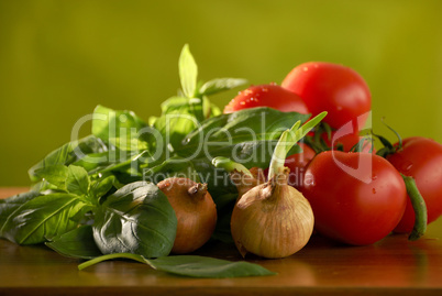 Basilikum, Zwiebel, Tomate