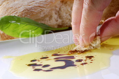 Olivenöl, Balsamico und Brot