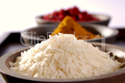 Reis und Gewürze