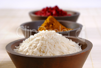Reis und Gewürze