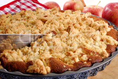 Streuselkuchen anschneiden