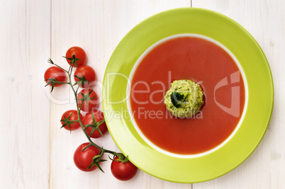 Tomatensuppe mit Brokolieeinlage
