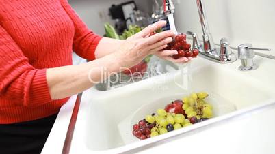 Früchte waschen