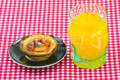 glass of orange juice and cake
