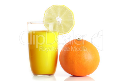 Orange mit Orangensaft