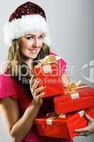 Weihnachtsfrau mit Geschenken