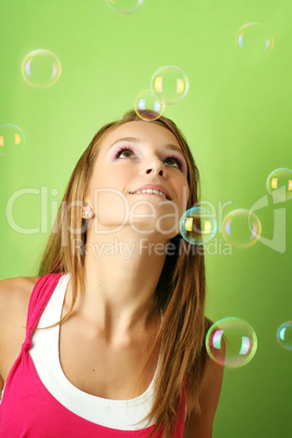 Frau mit Luftblasen