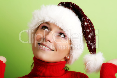 Frau mit Weihnachtsmütze