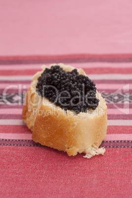 Kaviar auf Baguette