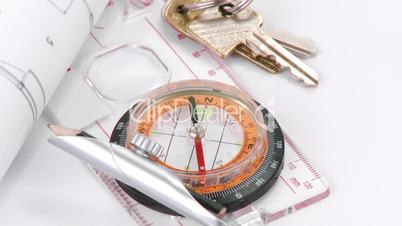 Kompass Lineal, Schlüssel, Bauplan und Zirkel