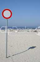 Schild am Strand