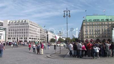 HD1080i Brandenburger Tor und Pariser Platz in Berlin