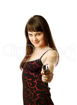 Das dunkelhaarige Mädchen zielt mit einen Pistole