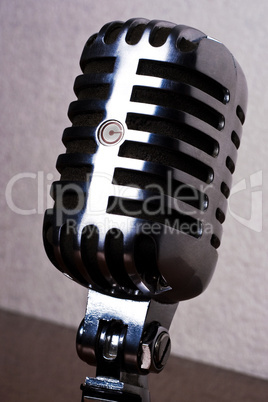 Retro-styled microphone