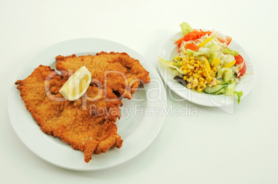 wiener schnitzel mit gemischten salat