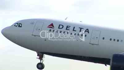 HD1080i Startendes Flugzeug Delta Airlines