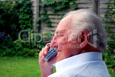 älterer mann telefon