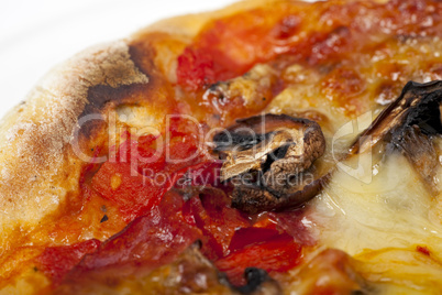Detail einer gebackenen Pizza