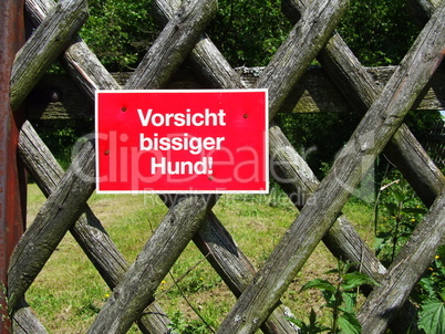 Vorsicht bissiger Hund