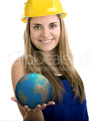 Bauarbeiterin mit Erdkugel in der Hand