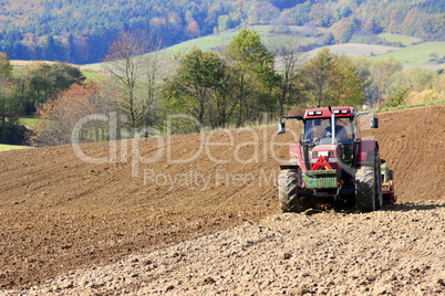 Traktor bei der Herbstsaat