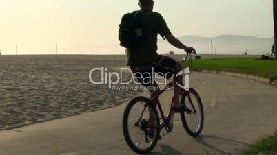 Fahrradfahren am Strand