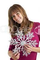 Junge Frau mit dekorativer Schneeflocke