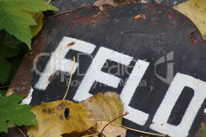 Schild auf dem Boden