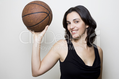 Mädchen mit Basketball