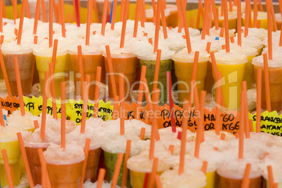 Fruchtsaft auf eis gestellt