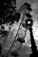 London: London Eye mit Laterne (s/w)