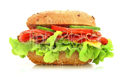 Ein leckeres frisches Salamibrötchen Ein leckeres frisches Salamibrötchen