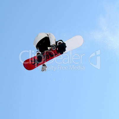 Snowboarder hoch in der Luft