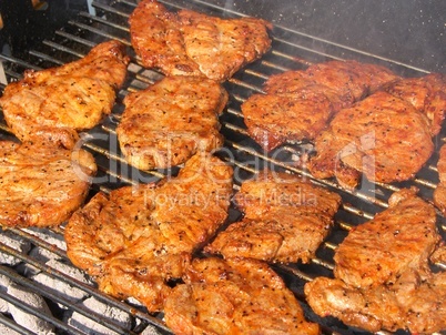 steaks auf einem grill