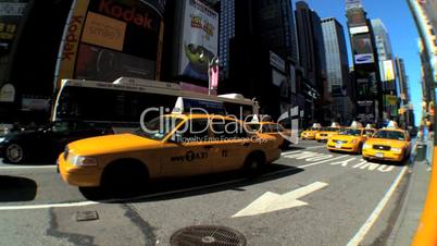 Fahrendes gelbes Taxi