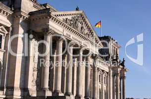 Reichstag mit Flagge