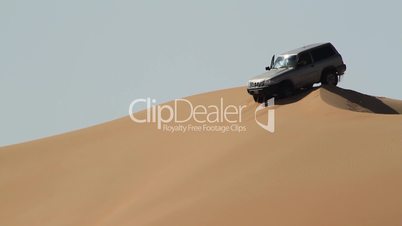 Jeep auf Sanddüne