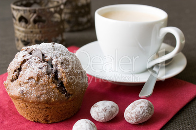 Weihnachtlich dekorierter Muffin