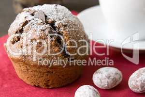 Weihnachtlich dekorierter Muffin