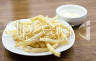 Pommes Frittes mit Mayonaise