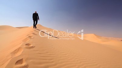 Geschäftsmann in der Wüste