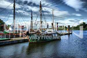 Kutter im Finkenwerder Hafen HDR