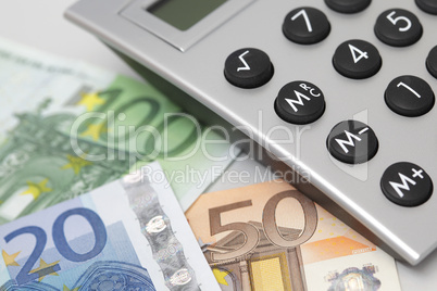 Taschenrechner mit Euroscheinen