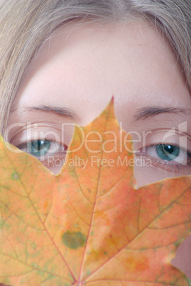 The girl with maple autumn sheet