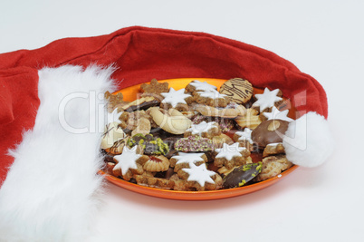Weihnachtsgebäck und Nikolausmütze